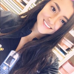 Meet your Posher, Larissa